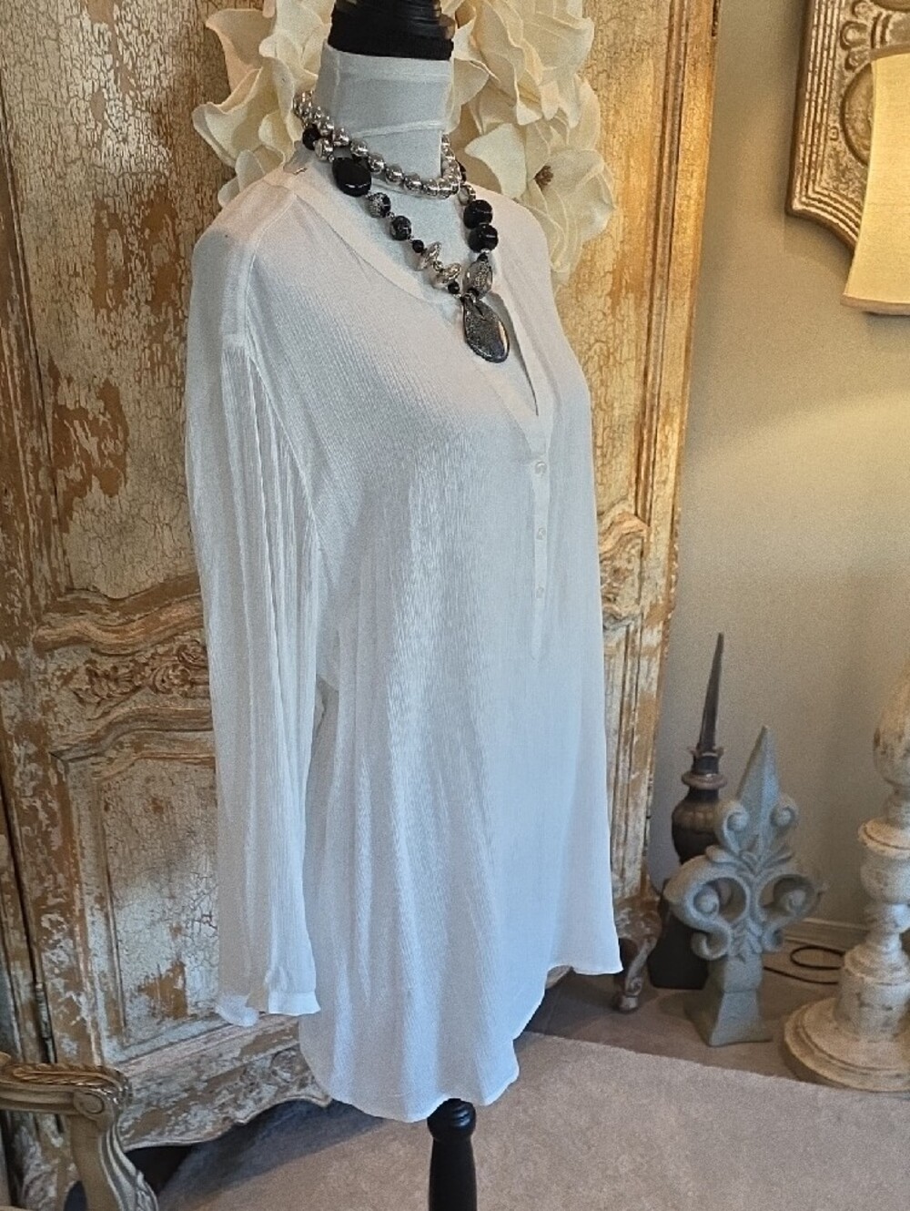 Old Navy White Button-Front V-Neck Long-Sleeve Tunic - Picture 11 of 11